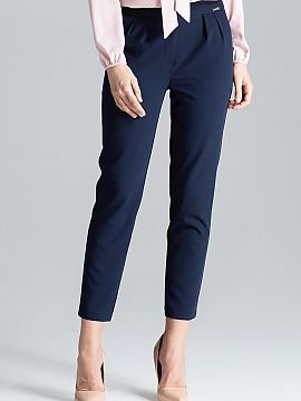 Women trousers Lenitif  Cigarette pants, 7/8 length, with pleats at the front to facilitate shaping on the figure. Model with bias pockets, zipped at the front.