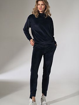 Tracksuit trousers Figl  Navy blue velour sweatpants with pockets. Drawstring waist without binding. Legs tapered at the bottom, finished with asymmetric welts.