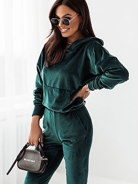 Set IVON  The perfect sweatshirt set! Not the first and not the last in our offer. :) Louis is a tracksuit made of velour which is very pleasant to to
