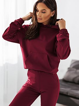 Set IVON  Our bestselling Bibi tracksuit in the season\'s most fashionable colour! This classic sweatshirt set is made of pleasant, high-quality knitw