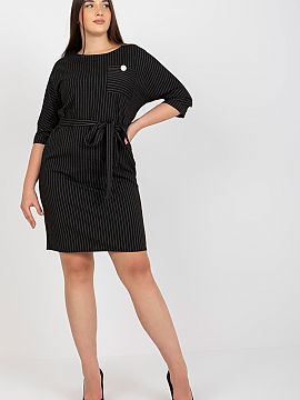 Plus size dress Lakerta  A plus size pencil cut dress with 3/4 sleeves and a round neckline. There is a tie belt at the waist. The dress is made of striped fabric.