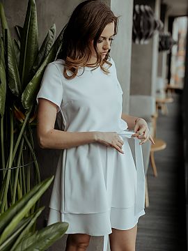 Daydress Tessita  Dress with short sleeves, elastic waistband and double-layered slightly flared bottom. Complete with a belt in the same color.