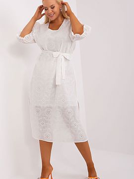 Plus size dress Lakerta  Cotton plus size dress with 3/4 sleeves and round neckline. The dress has a lining, with a tie at the waist. The dress is made of fabric wit