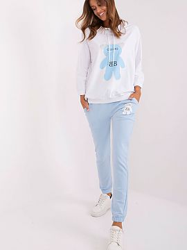 Set Relevance  A sweatshirt set consisting of a sweatshirt and pants. Sweatshirt with long sleeves and round neckline. Decorative print in the shape of a t