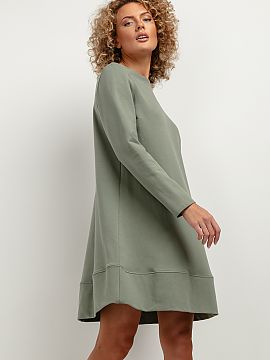 Daydress Tessita  Knitted dress before the knee with trapezoidal cut is a great option for the autumn season. Careful finishing, a stand-up neckline, darts in