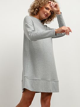 Daydress Tessita  Knitted dress before the knee with trapezoidal cut is a great option for the autumn season. Careful finishing, a stand-up neckline, darts in