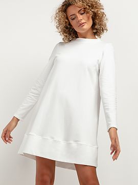 Daydress Tessita  Knitted dress before the knee with trapezoidal cut is a great option for the autumn season. Careful finishing, a stand-up neckline, darts in