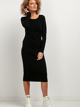 Daydress Tessita  A simple, fitted midi dress with a boat neckline will look beautiful on any figure. With its simple yet elegant look, this dress becomes an 