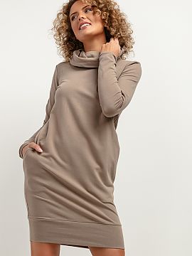 Daydress Tessita  A comfortable dress made of soft sweatshirt knit with a chimney-style neckline is the perfect choice for colder days. Tuba cut dress with se