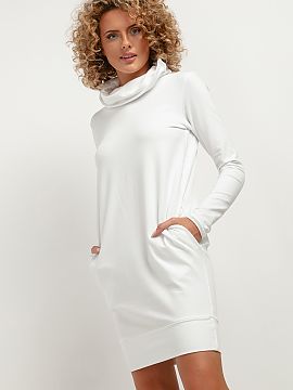 Daydress Tessita  A comfortable dress made of soft sweatshirt knit with a chimney-style neckline is the perfect choice for colder days. Tuba cut dress with se